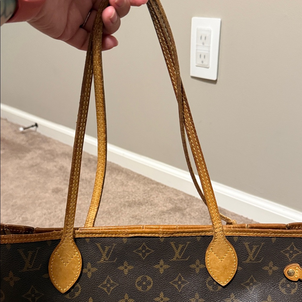 Louis Vuitton Classic Monogram Neverfull - Picture 8 of 15